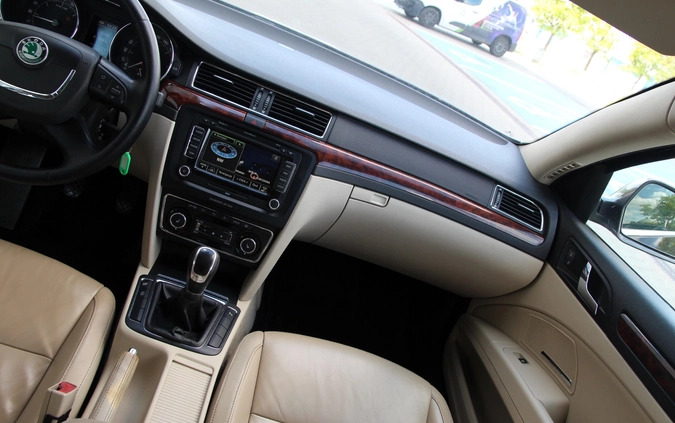Skoda Superb cena 24900 przebieg: 299540, rok produkcji 2008 z Płock małe 667